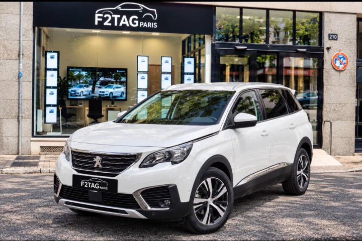 PEUGEOT 5008