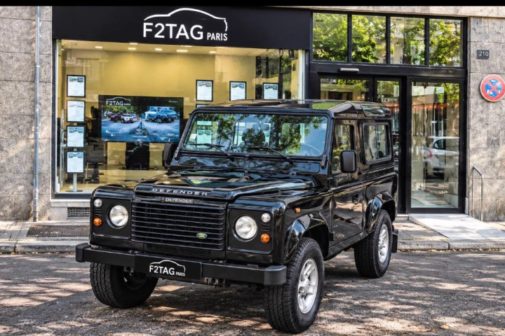 LAND ROVER DEFENDER 90 STATION WAGON